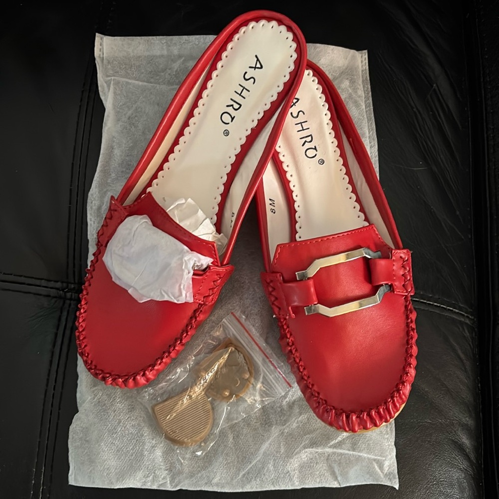Ashro Red Rush Hour Moccasin Mule Slide NIB NEW Size 8m Comes
